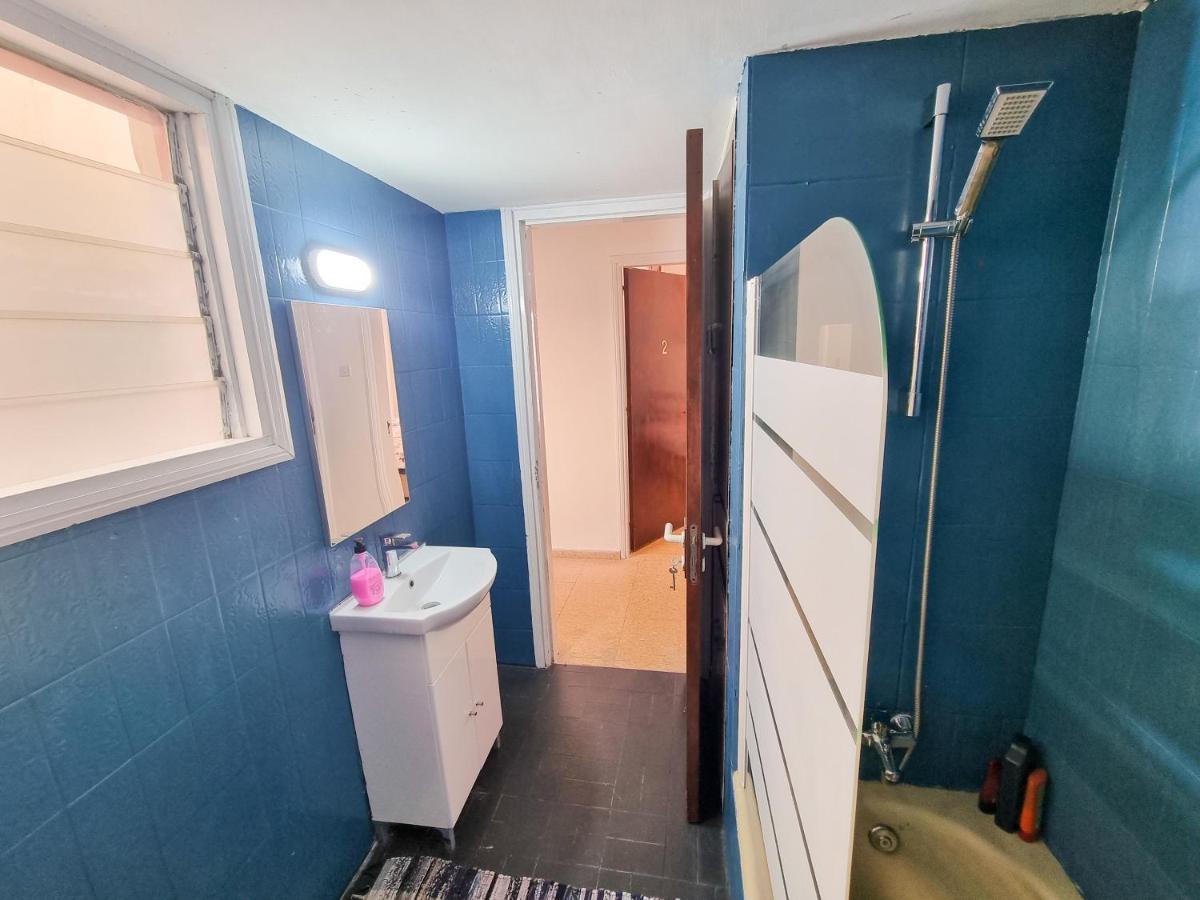 Citycenter Rooms Next To The Beach 라르나카 외부 사진