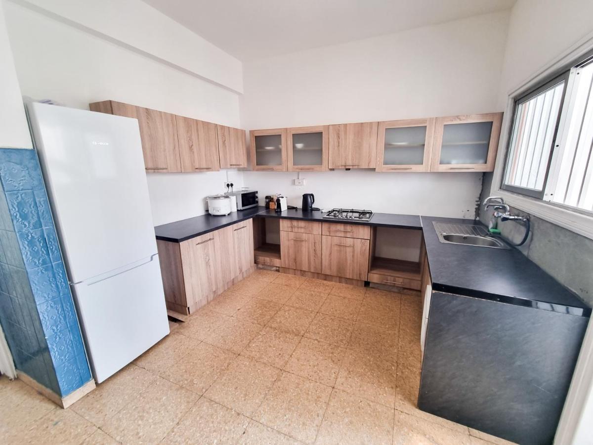 Citycenter Rooms Next To The Beach 라르나카 외부 사진