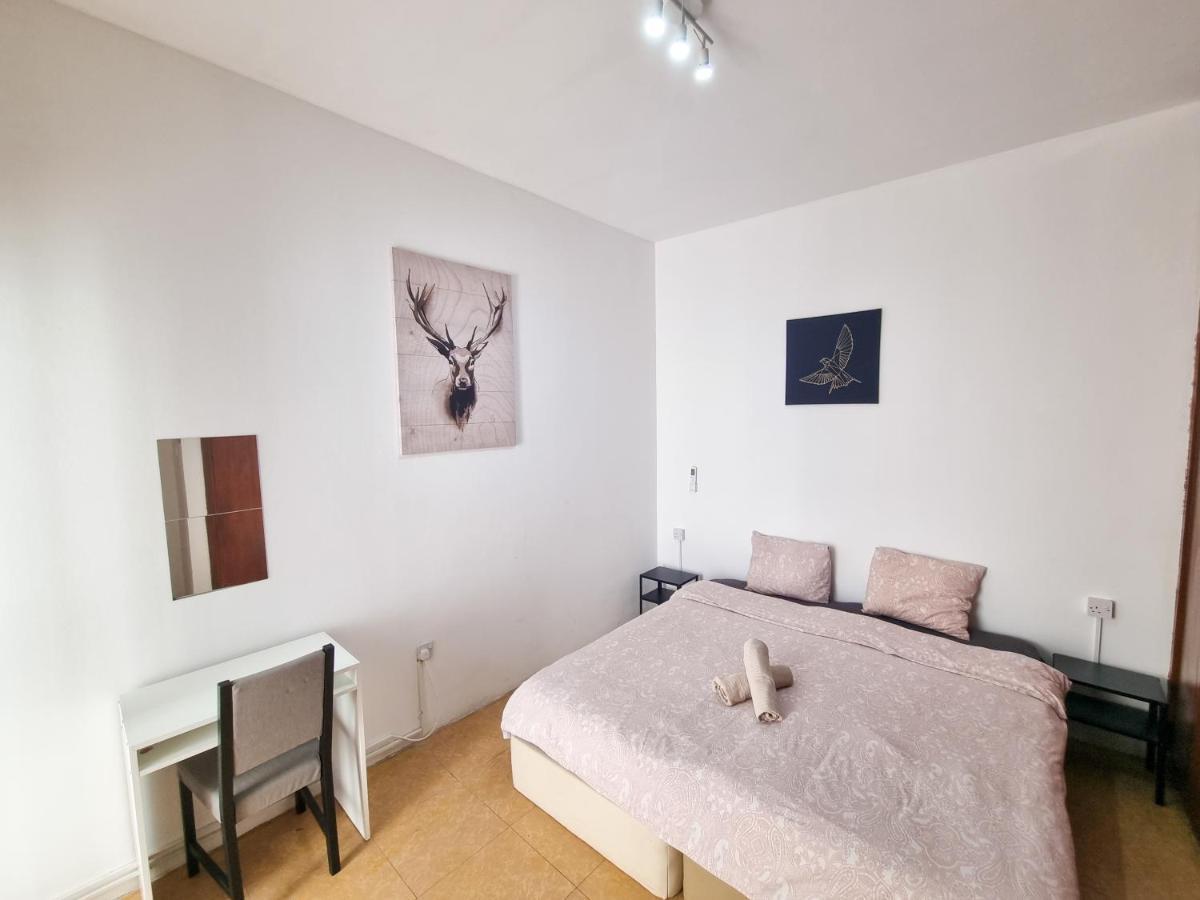 Citycenter Rooms Next To The Beach 라르나카 외부 사진